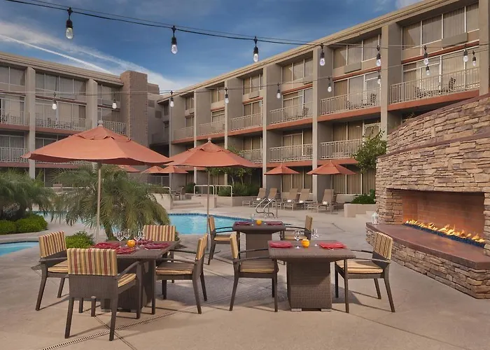 Wyndham Phoenix Airport - 3*