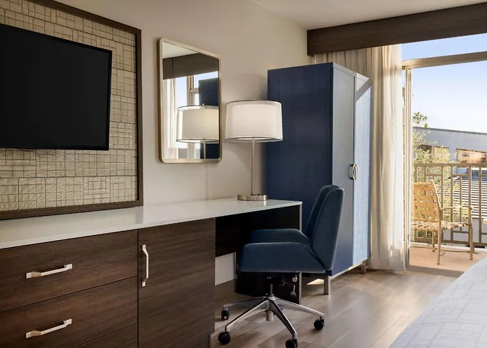 Wyndham Phoenix Airport - 3*
