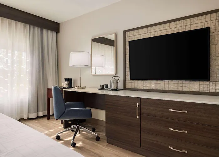 Hotel Wyndham Phoenix Airport - 3*