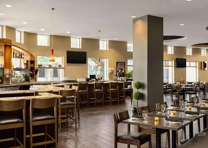 Wyndham Phoenix Airport - 3*