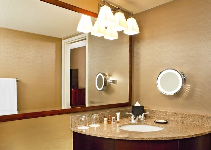 Hotel Wyndham Phoenix Airport - 3*