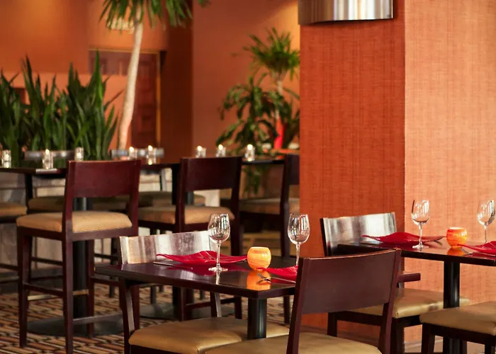 Hotel Wyndham Phoenix Airport - 3*